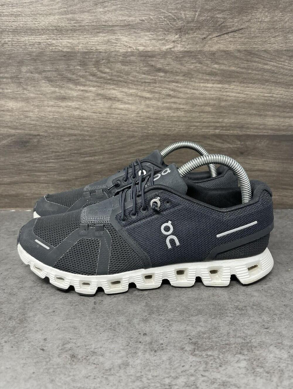 On Cloud 5 Running Shoes Womens Size 8 Black White Athletic Trainers